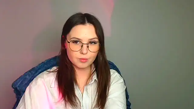 Nika nik a online show from April 4, 2026, 5:16 am