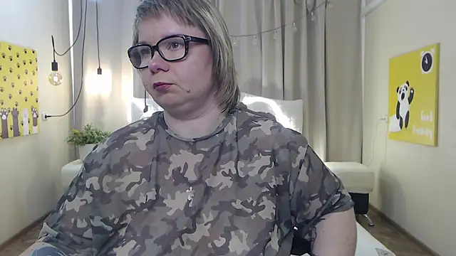 BonnnyBoobsy online show from May 4, 2026, 11:50 am