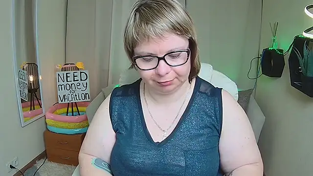 BonnnyBoobsy online show from May 22, 2026, 6:35 pm