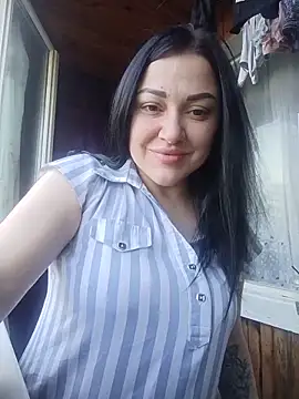 Elsie-Nora online show from June 12, 2026, 4:44 am