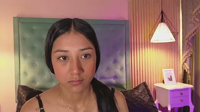 ninaBravu online show from May 13, 2026, 12:35 pm