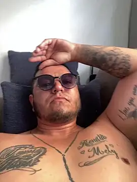 HOTB0Y18 online show from March 22, 2026, 10:35 pm