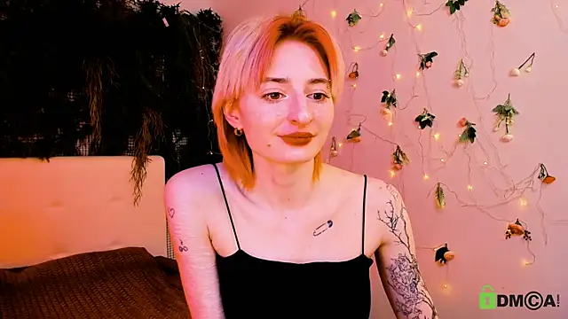 Snapshot of Kira__Cutie chatting on May 15, 2026, 11:23 pm Kira Cutie online show from May 15, 2026, 11:23 pm