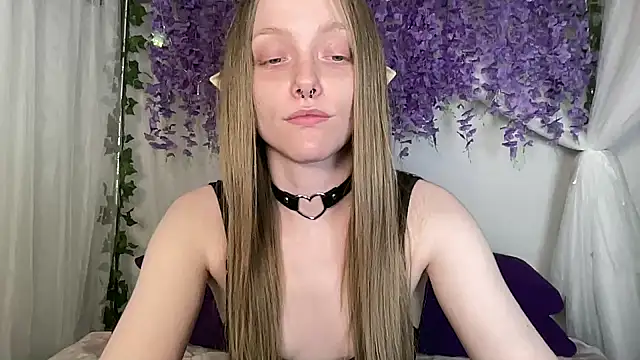 ElfGirlAna online show from June 11, 2026, 2:37 pm