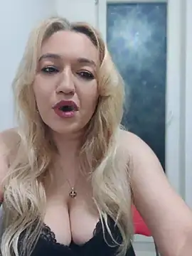 LexaVelure online show from April 9, 2026, 8:25 pm