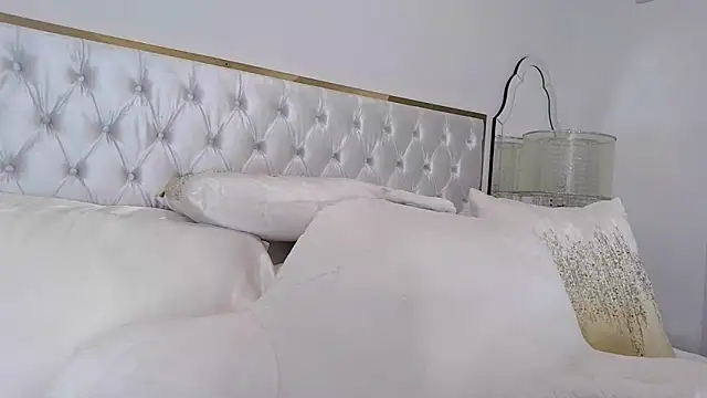 Snapshot of alexandragabrielle chatting on April 19, 2026, 3:28 am alexandragabrielle online show from April 19, 2026, 3:28 am