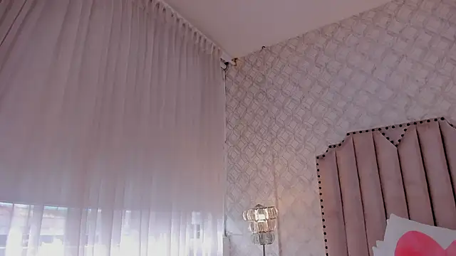 Snapshot of zoejenner_ chatting on May 7, 2026, 7:52 pm zoejenner online show from May 7, 2026, 7:52 pm
