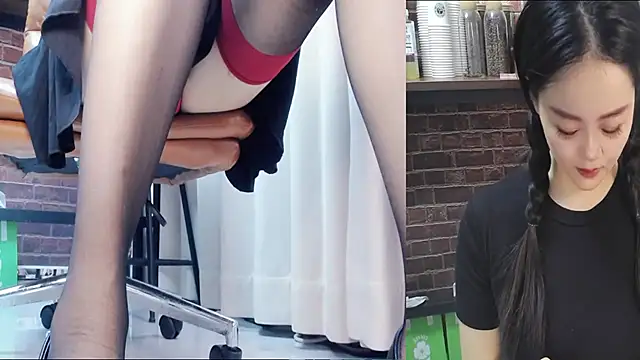 Snapshot of Latte-01 chatting on May 18, 2026, 3:02 am Latte-01 online show from May 18, 2026, 3:02 am