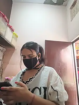 REENA-STRIP online show from May 28, 2026, 9:17 am