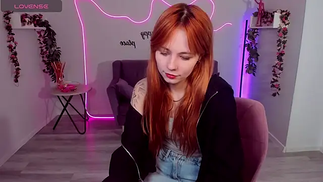 MiaSensitive online show from April 4, 2026, 6:22 am