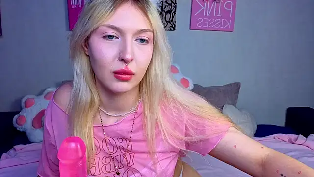 Snapshot of BlondieSummer chatting on May 7, 2026, 4:34 pm BlondieSummer online show from May 7, 2026, 4:34 pm