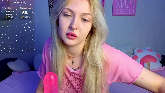 Snapshot of BlondieSummer chatting on June 15, 2026, 4:09 pm BlondieSummer online show from June 15, 2026, 4:09 pm
