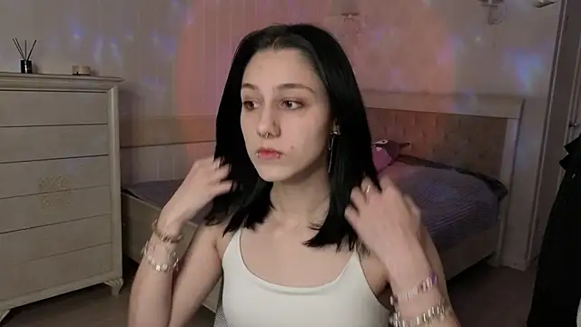 MilaVey online show from March 26, 2026, 5:51 pm