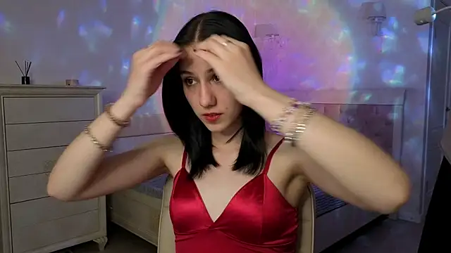 MilaVey online show from May 9, 2026, 6:46 pm