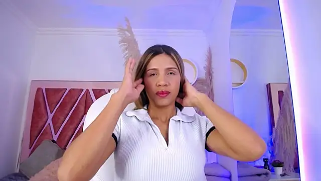 Elizabeth Evans1 online show from March 25, 2026, 11:27 am