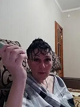HelgaDennis online show from May 8, 2026, 8:58 pm