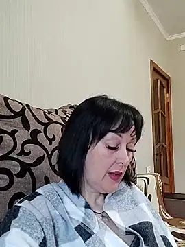 HelgaDennis online show from May 12, 2026, 4:42 am