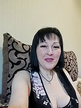 HelgaDennis online show from May 17, 2026, 6:22 am
