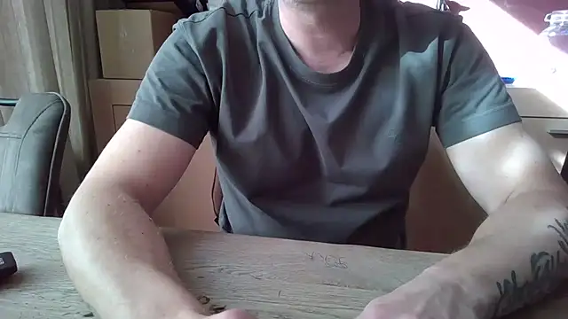 Essie deLona online show from March 20, 2026, 2:44 pm