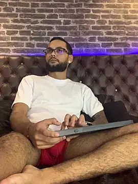 KyleJoss30 online show from April 13, 2026, 9:31 pm