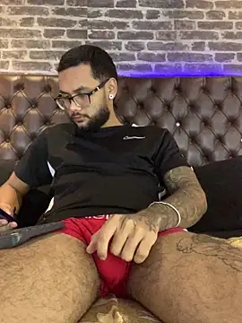 KyleJoss30 online show from April 17, 2026, 9:29 pm