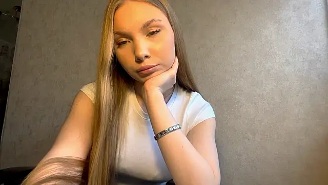 CarolineNine online show from March 26, 2026, 1:28 pm