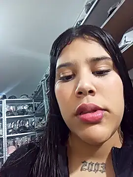 venuslaferte  online show from April 28, 2026, 8:25 pm