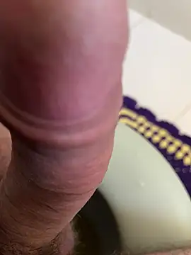 RafaelSilvaaa online show from April 5, 2026, 11:29 am