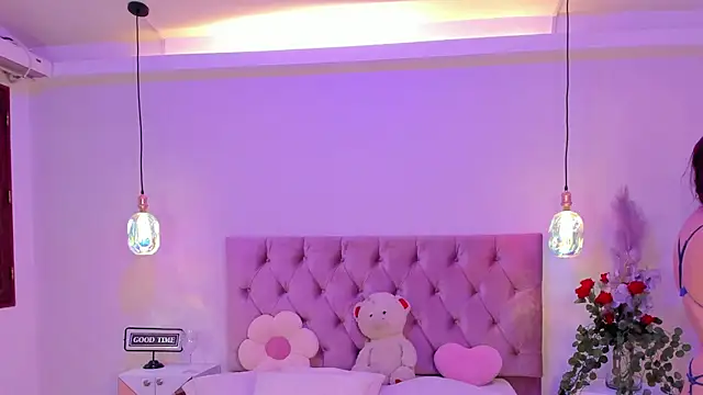 SofiaBloomm online show from May 12, 2026, 7:55 pm