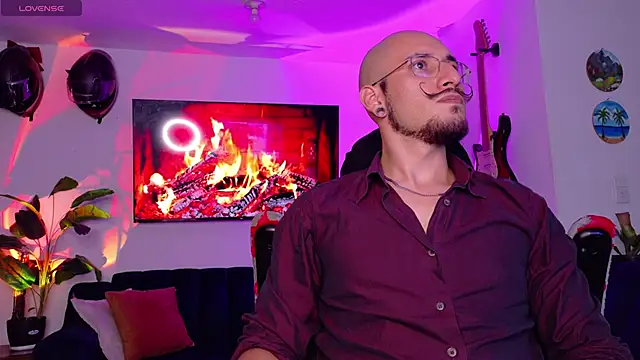 Snapshot of Sir_wllliam chatting on March 28, 2026, 12:43 am Sir wllliam online show from March 28, 2026, 12:43 am