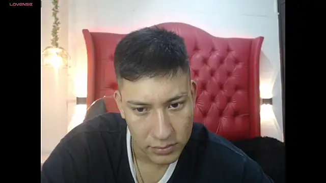 DominantBoy4 online show from July 8, 2026, 1:32 am