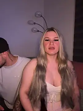 tiiffyy online show from April 15, 2026, 9:37 pm