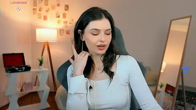 rebbekkakowalski online show from April 18, 2026, 3:21 am