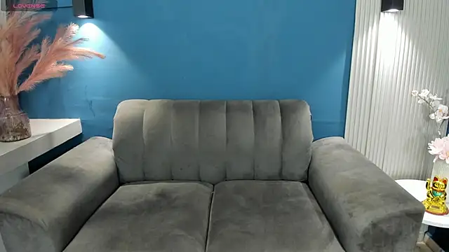 violetandrade online show from April 18, 2026, 7:12 am