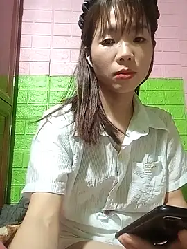 AmyLinee01 online show from May 12, 2026, 5:21 pm