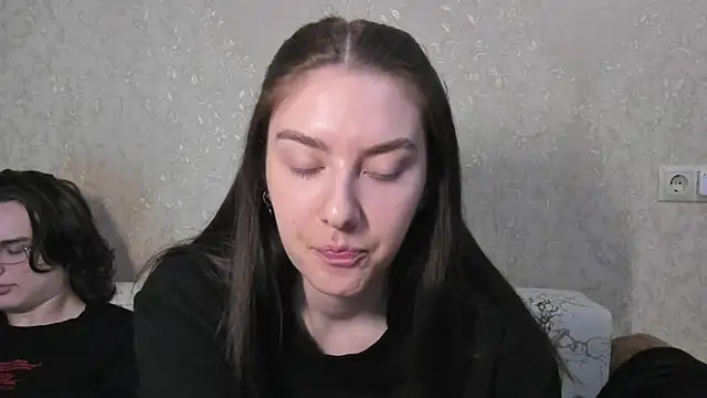 Snapshot of muuur_love231 chatting on April 4, 2026, 1:52 pm muuur love231 online show from April 4, 2026, 1:52 pm