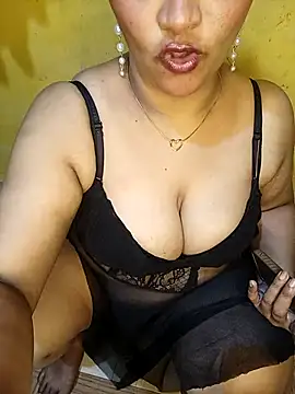 Snapshot of Crushme_cpl chatting on June 23, 2026, 7:23 pm Crushme cpl online show from June 23, 2026, 7:23 pm