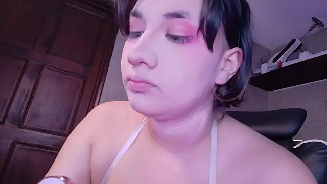 Snapshot of Carmillaa chatting on April 15, 2026, 10:32 pm Carmillaa online show from April 15, 2026, 10:32 pm
