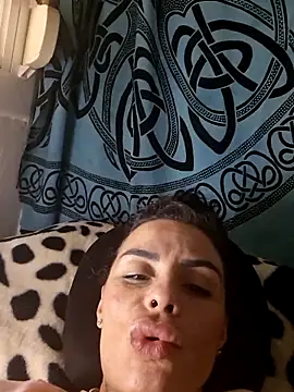 chiquitilla41 online show from May 22, 2026, 12:44 pm