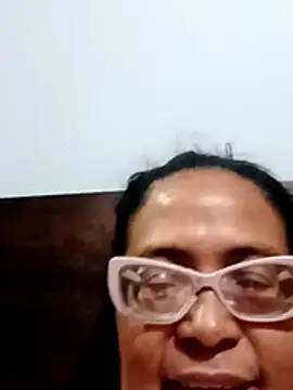 sexymomsn online show from April 4, 2026, 11:57 pm