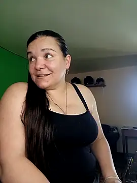 Snapshot of Zuleyka_69 chatting on May 4, 2026, 9:44 pm Zuleyka 69 online show from May 4, 2026, 9:44 pm