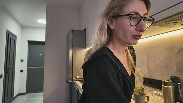 HEY KITSUNKA online show from April 6, 2026, 6:31 pm