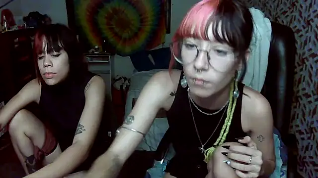Snapshot of Moon_ chatting on April 22, 2026, 1:41 am Moon online show from April 22, 2026, 1:41 am