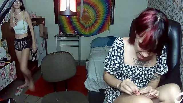 Snapshot of Moon_ chatting on April 22, 2026, 10:33 pm Moon online show from April 22, 2026, 10:33 pm