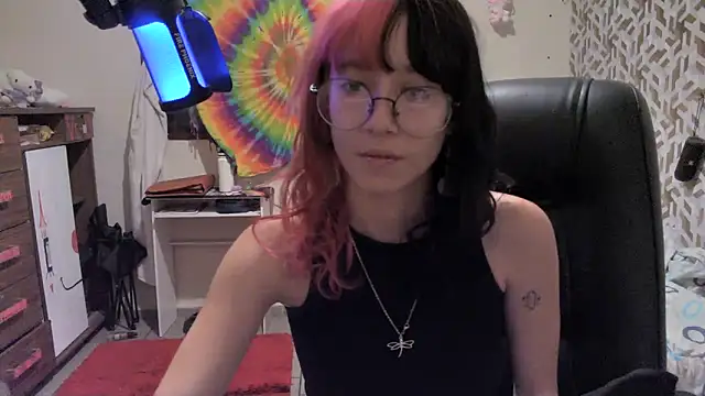 Snapshot of Moon_ chatting on April 25, 2026, 12:57 am Moon online show from April 25, 2026, 12:57 am