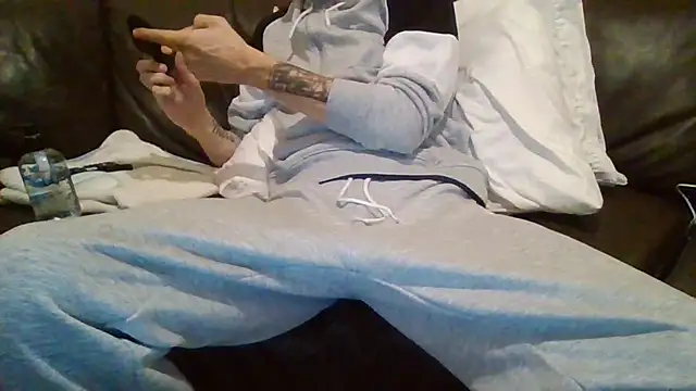 Snapshot of feetlovrr94 chatting on April 8, 2026, 2:22 am feetlovrr94 online show from April 8, 2026, 2:22 am