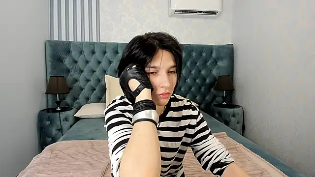 Snapshot of AdonBev chatting on May 15, 2026, 5:25 am AdonBev online show from May 15, 2026, 5:25 am