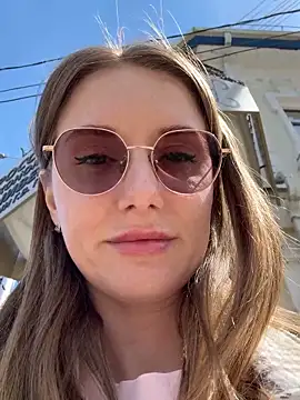 FReyja 44 online show from April 28, 2026, 9:47 am