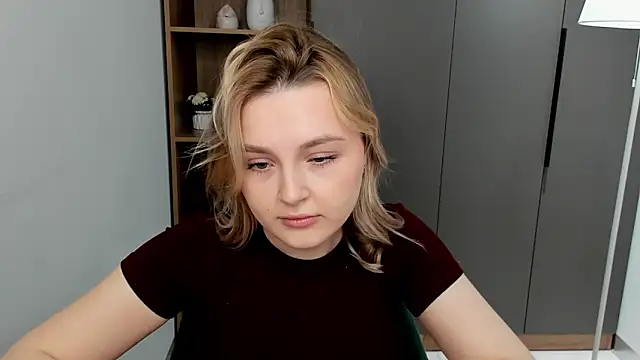 LorriMonz online show from March 26, 2026, 6:41 am