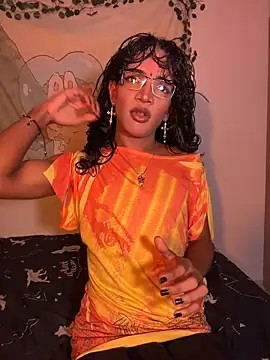 Snapshot of LunuxSiren chatting on April 4, 2026, 1:26 am LunuxSiren online show from April 4, 2026, 1:26 am